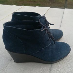 Cole Haan Suede Halley Wedge Chukka Booties SZ 9B